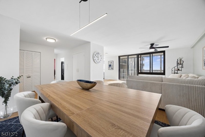 Winston Towers 200 - Residential