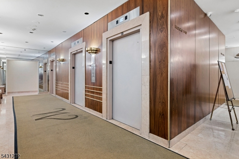 Winston Towers 200 - Residential
