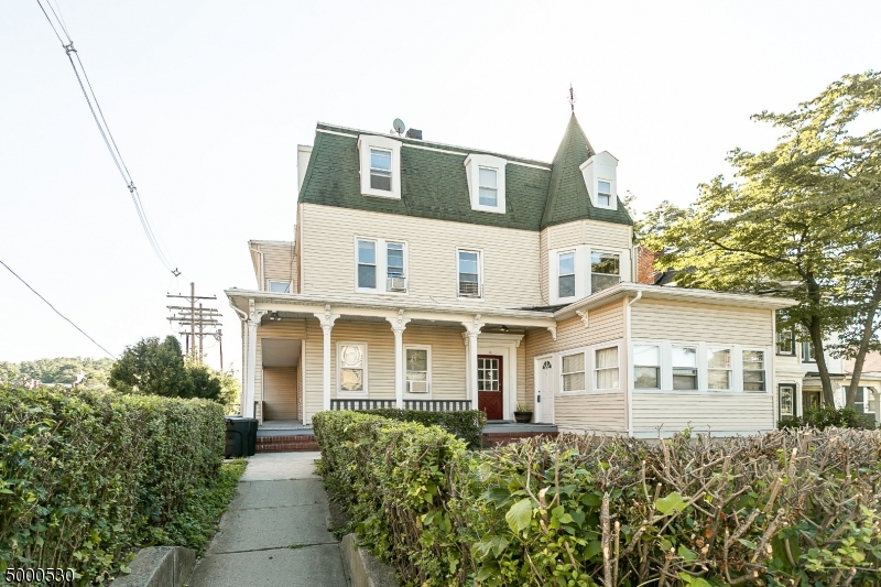 DOWNTOWN COURTHOUSE AREA - Residential Lease