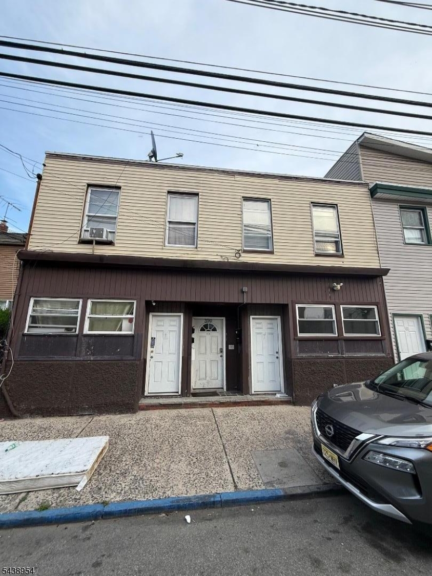 Exceptional investment opportunity!  Well maintained 4 family with strong income potential.  This multi unit building offers 4 separate units - all separate utilities and as a bonus - one vacant unit. A great maintainable starter, 1 bedrooms each apartment, ideal for investors seeking awesome cash flow or owner occupants looking to occupy the vacant unit and offset rent.