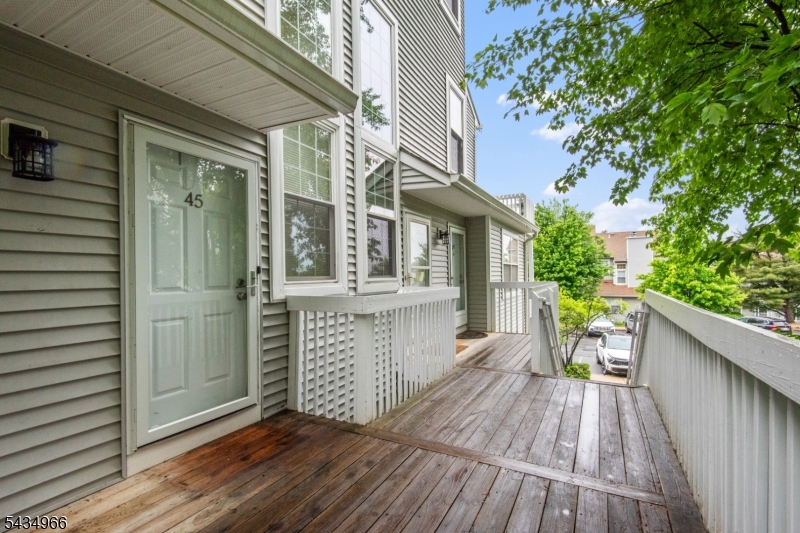 CROSS CREEK POINTE - Residential