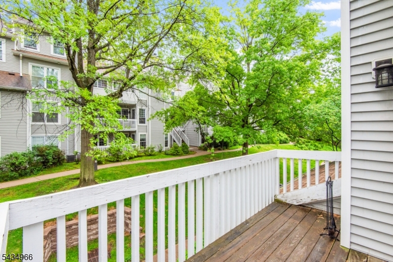 CROSS CREEK POINTE - Residential