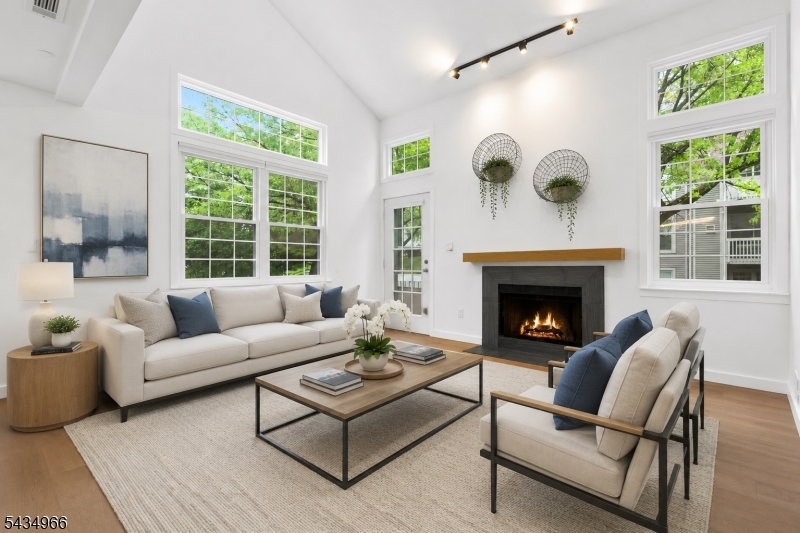CROSS CREEK POINTE - Residential