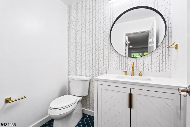 CROSS CREEK POINTE - Residential