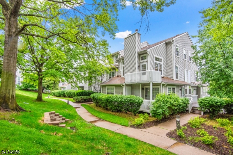 CROSS CREEK POINTE - Residential