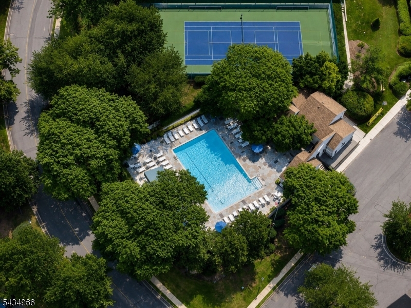 CROSS CREEK POINTE - Residential