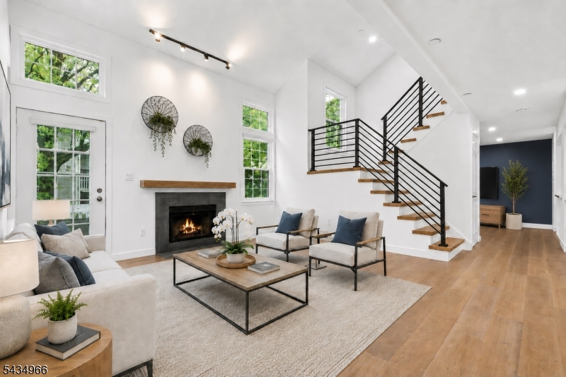CROSS CREEK POINTE - Residential