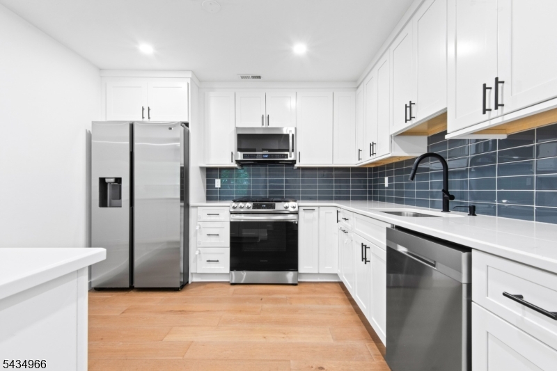 CROSS CREEK POINTE - Residential
