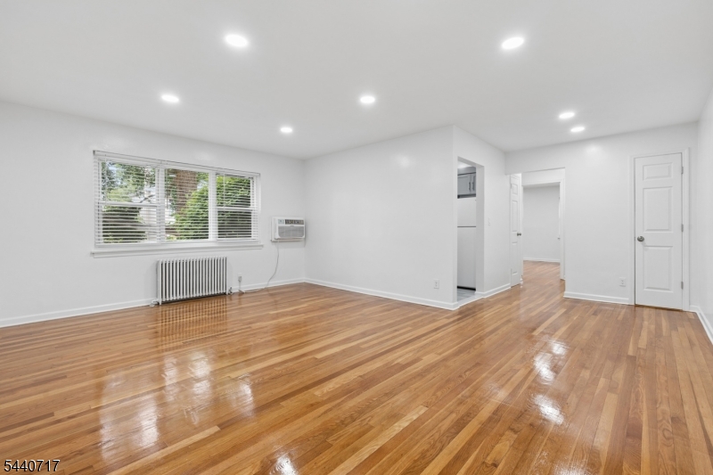 BARRY GARDENS - Residential Lease