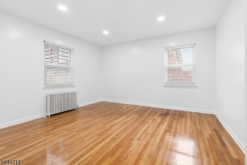 BARRY GARDENS - Residential Lease