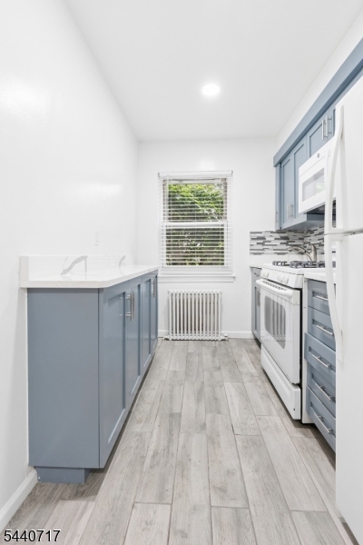 BARRY GARDENS - Residential Lease