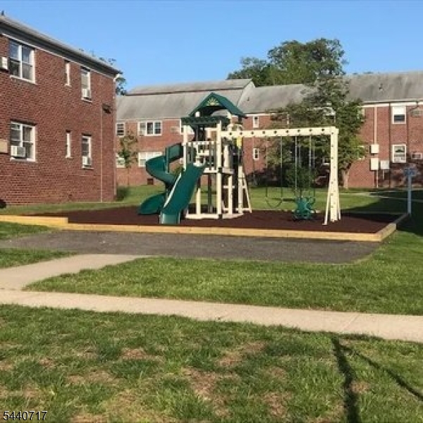 BARRY GARDENS - Residential Lease