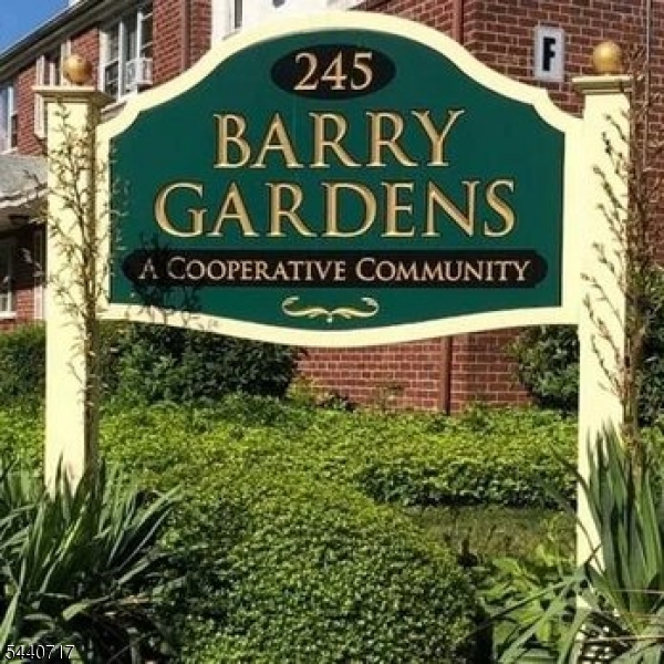 BARRY GARDENS - Residential Lease