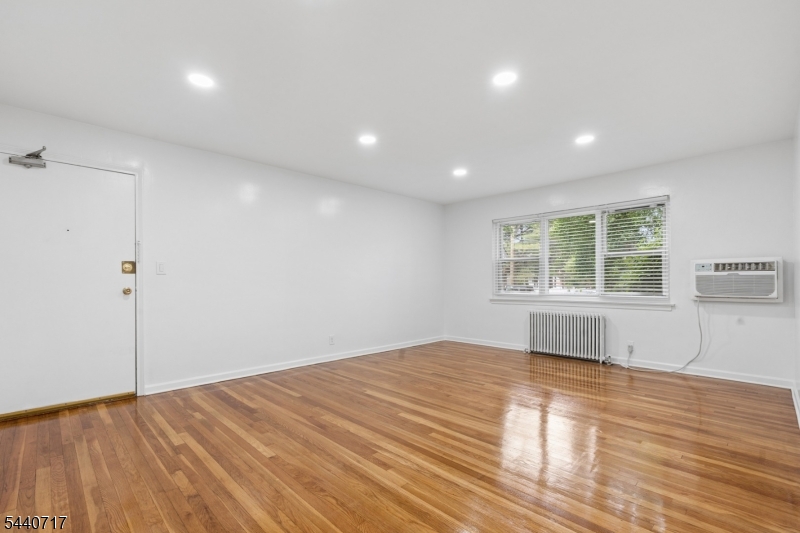 BARRY GARDENS - Residential Lease