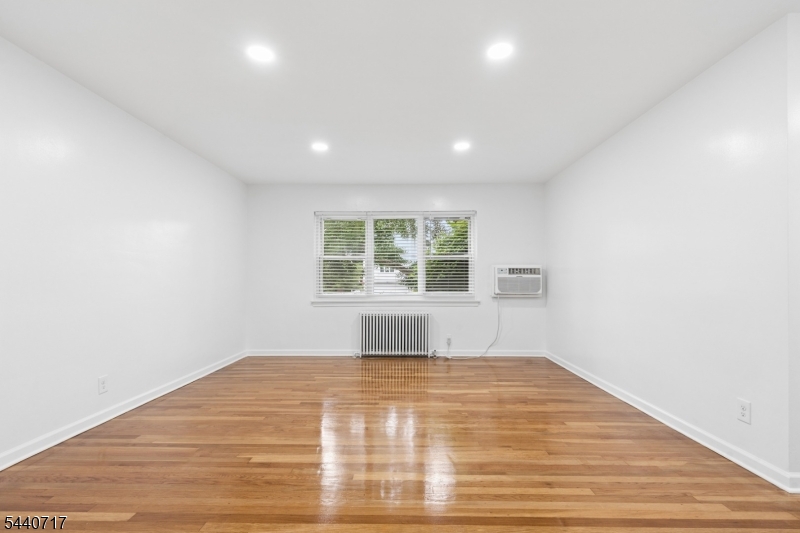BARRY GARDENS - Residential Lease