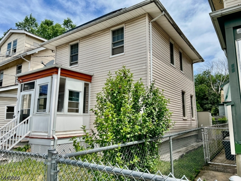 Recently renovated 2-bedroom Cape Cod in Irvington. Close to shopping and school.  New kitchen, new bathroom. hardwood floors. Ready to move in