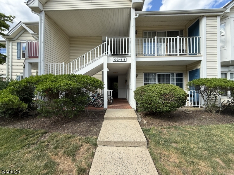 Welcome to this beautifully renovated and meticulously maintained 2-bedroom, 2-bath ground-floor condo located in the highly desirable BeaconHill community of Franklin Park. Backing to a peaceful wooded setting, this inviting home offers privacy and scenic views from the spacious livingroom, complete with newer sliding glass doors leading to a private patio perfect for relaxing and enjoying nature. The open-concept floor planseamlessly connects the living room, dining area, and updated kitchen, creating a bright and comfortable living space ideal for everyday living andentertaining. The primary suite features a renovated full bath and a generous walk-in closet. A second bedroom and additional full bathroom provideflexibility for guests, a home office, or additional living space. Additional highlights include an in-unit laundry/utility room with updated HVAC andlaundry appliances, as well as extra storage conveniently located in the patio closet. Residents of Beacon Hill enjoy access to community amenitiesincluding a swimming pool, tennis courts, and picturesque paths. Conveniently located near major highways, shopping, dining, and publictransportation. Don't miss this opportunity to rent a move-in-ready home in one of Franklin Park's most sought-after communities!