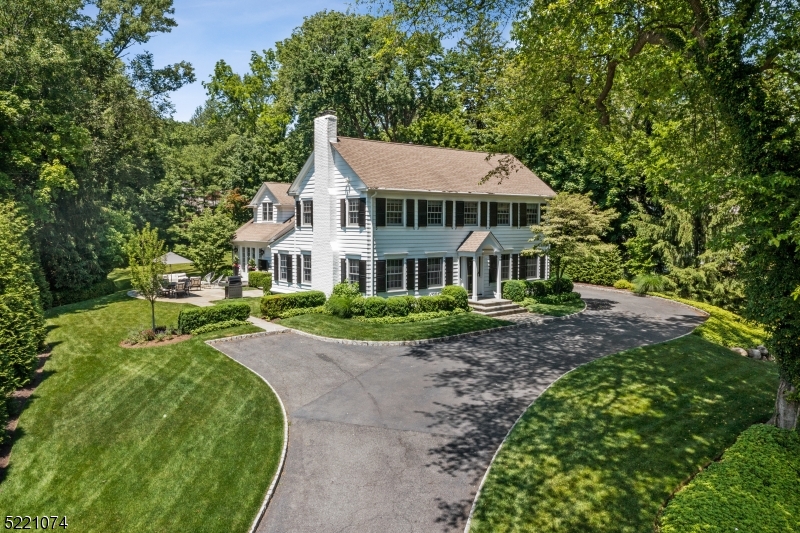 Truly exquisite!  Classically renovated 4 bedroom, 3.1 bath Center Hall Colonial with tons of light situated on almost .9 acre of beautifully landscaped grounds in Deerfield.  Pristine condition inside and out.  **ENTERED FOR COMP PURPOSES ONLY**