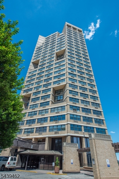 GALAXY TOWERS - Residential