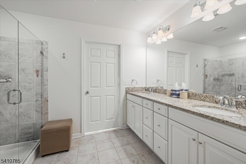 Kensington Sqaure - Residential