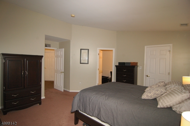 SEASONS GLEN - Residential