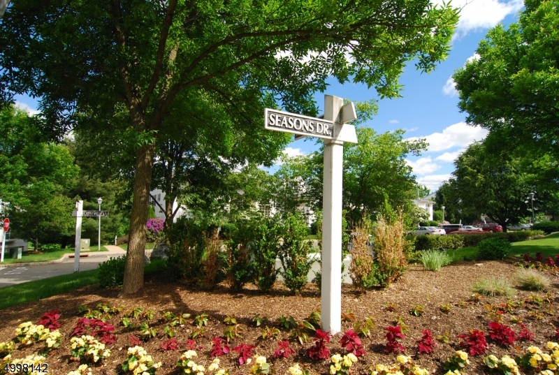 SEASONS GLEN - Residential
