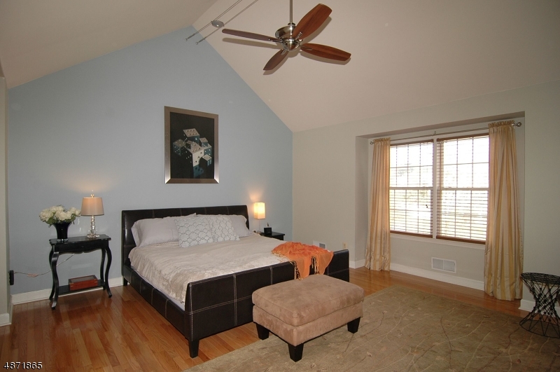 POETS PEAK - Residential