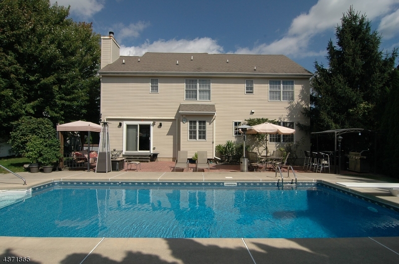 POETS PEAK - Residential