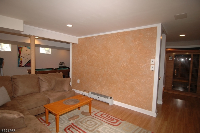 POETS PEAK - Residential
