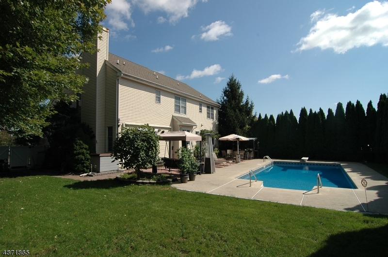POETS PEAK - Residential