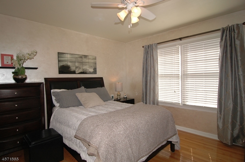 POETS PEAK - Residential