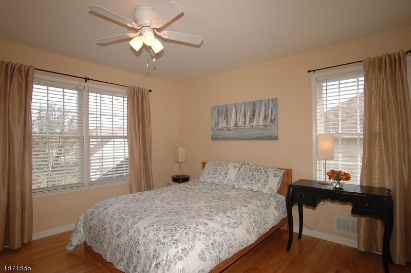 POETS PEAK - Residential