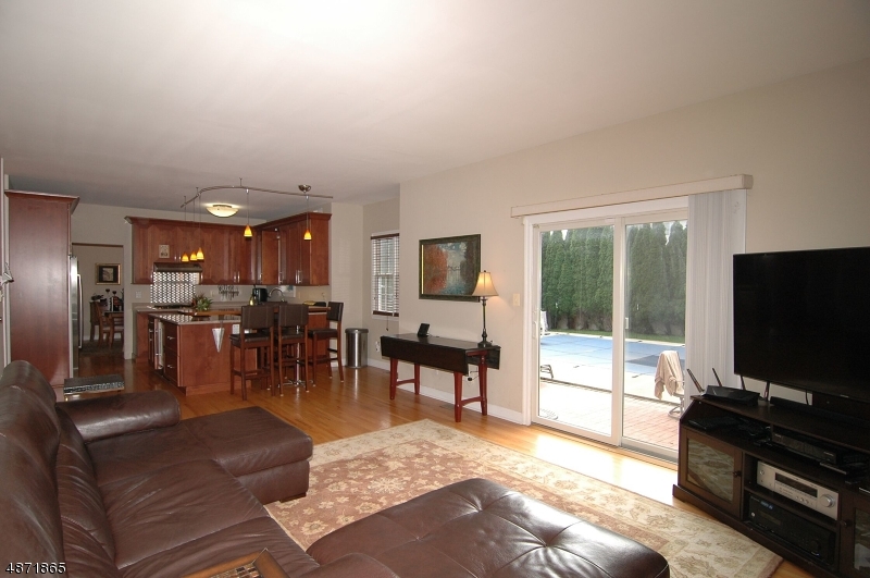 POETS PEAK - Residential