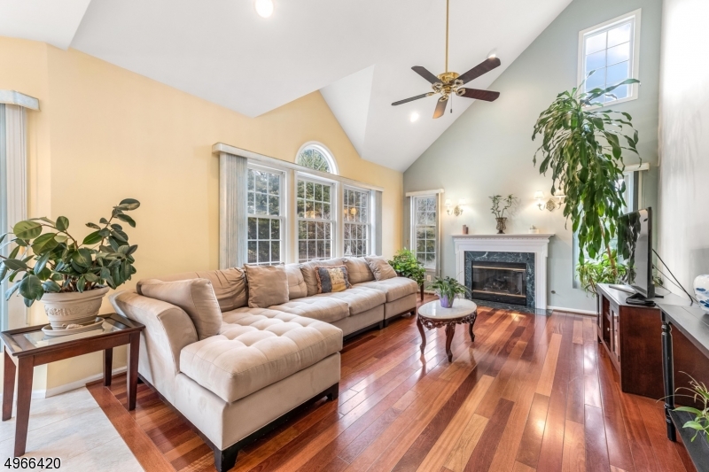 POETS PEAK - Residential