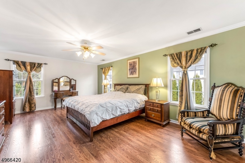 POETS PEAK - Residential