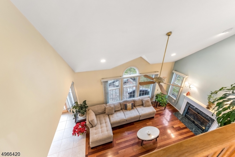 POETS PEAK - Residential