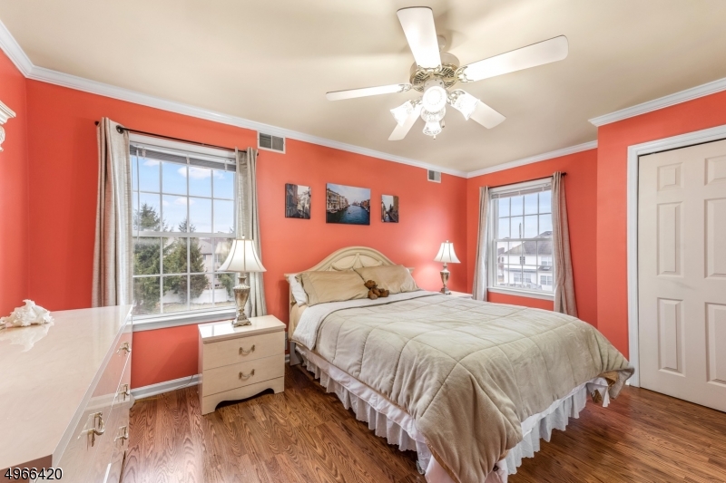 POETS PEAK - Residential