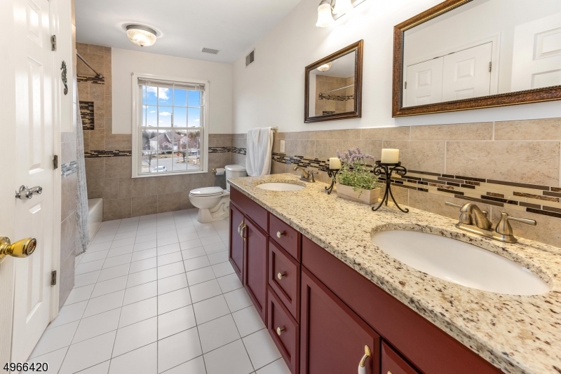 POETS PEAK - Residential