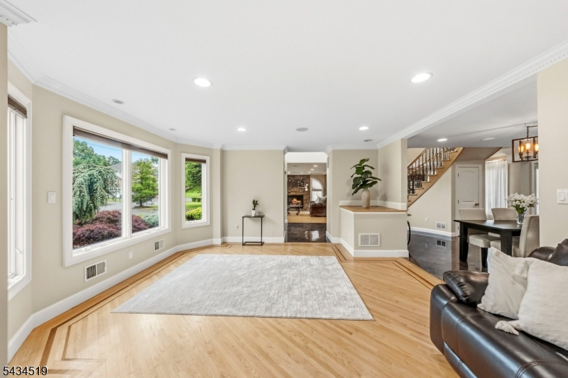 HILLCREST - Residential