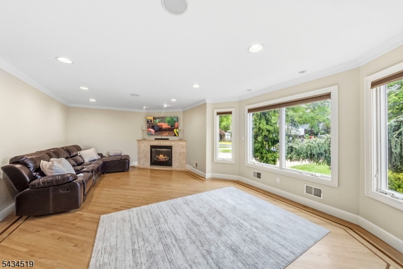 HILLCREST - Residential