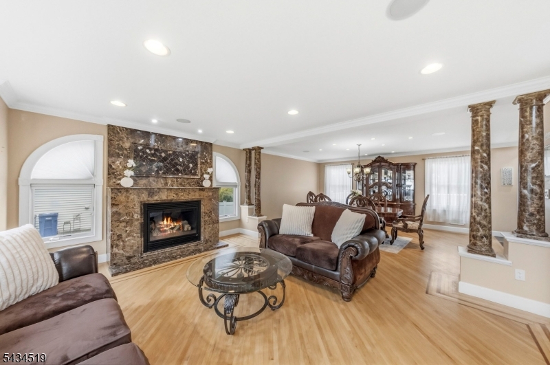 HILLCREST - Residential