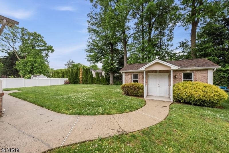 HILLCREST - Residential