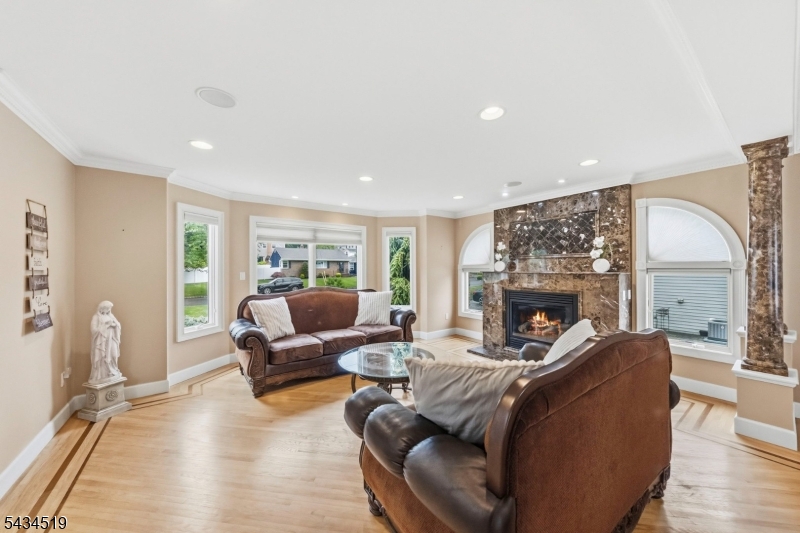 HILLCREST - Residential