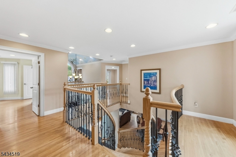 HILLCREST - Residential