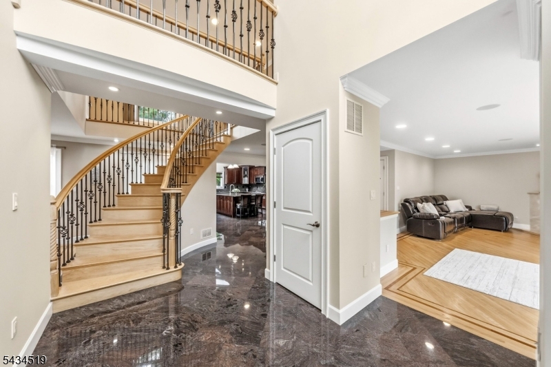 HILLCREST - Residential