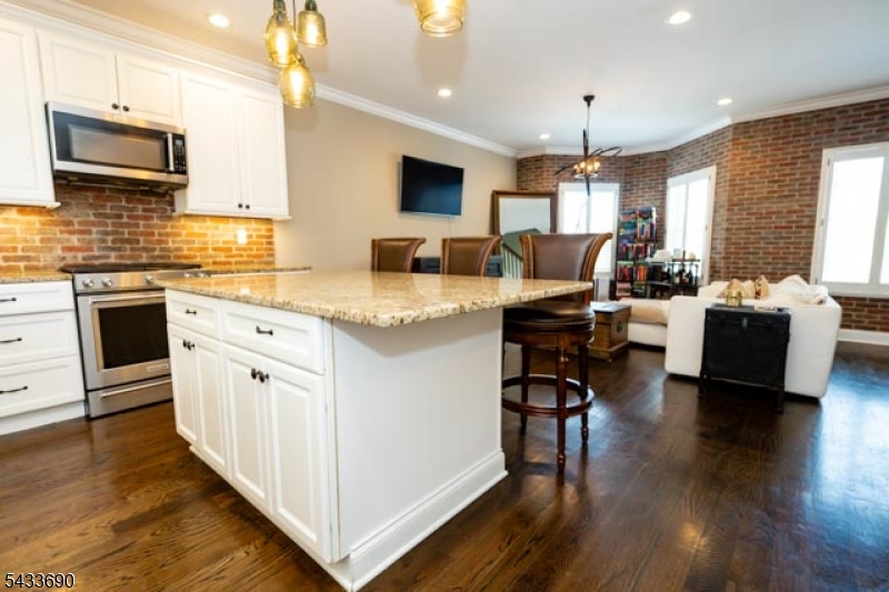 STONYBROOK BROWNSTONES - Residential