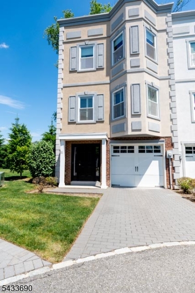 STONYBROOK BROWNSTONES - Residential