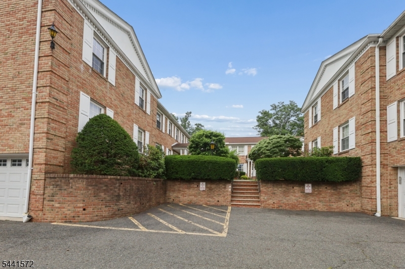 Hereaige Arms - Residential Lease