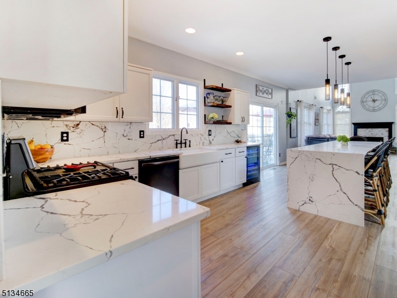 POETS PEAK - Residential