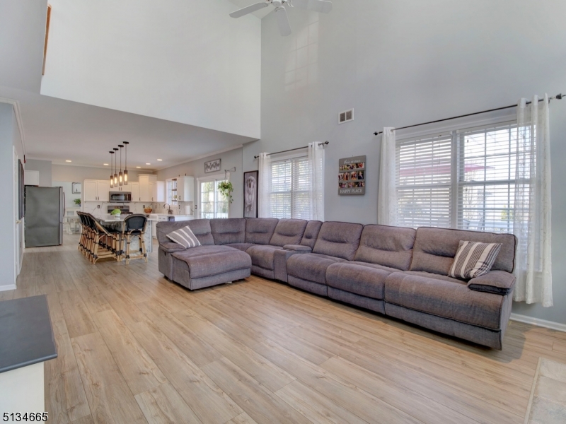 POETS PEAK - Residential
